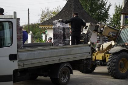 Un nou transport cu sobe a ajuns la sinitraţii din judeţul Galaţi – fotografia 27