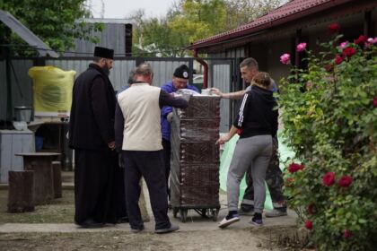 Un nou transport cu sobe a ajuns la sinitraţii din judeţul Galaţi – fotografia 42