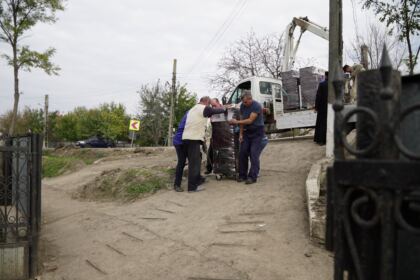 Un nou transport cu sobe a ajuns la sinitraţii din judeţul Galaţi – fotografia 47