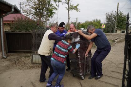 Un nou transport cu sobe a ajuns la sinitraţii din judeţul Galaţi – fotografia 48