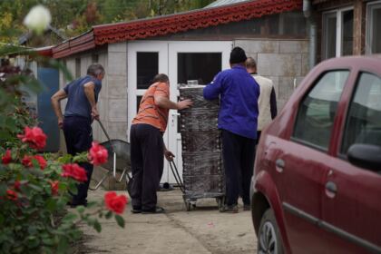Un nou transport cu sobe a ajuns la sinitraţii din judeţul Galaţi – fotografia 49