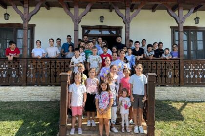 Activități de vacanță pentru 50 de copii din două parohii gălățene – fotografia 3