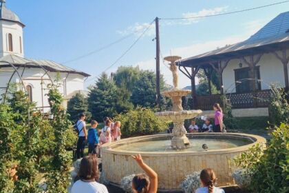 Activități de vacanță pentru 50 de copii din două parohii gălățene – fotografia 4