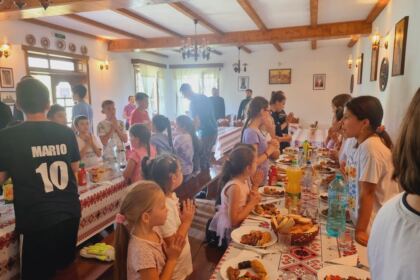 Activități de vacanță pentru 50 de copii din două parohii gălățene – fotografia 11