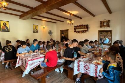 Activități de vacanță pentru 50 de copii din două parohii gălățene – fotografia 12