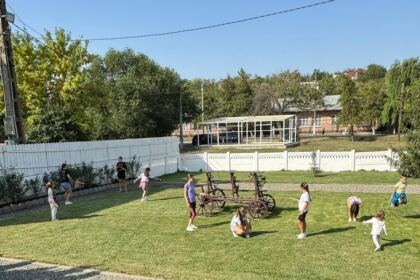 Activități de vacanță pentru 50 de copii din două parohii gălățene – fotografia 16
