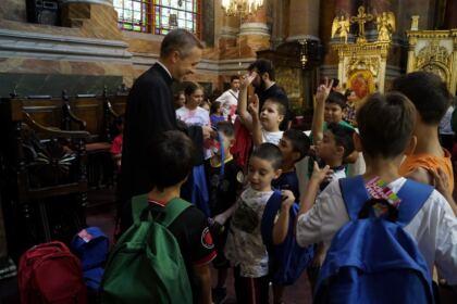 Arhiepiscopia Dunării de Jos continuă sprijinirea elevilor cu ghiozdane şi rechizite şcolare – fotografia 18