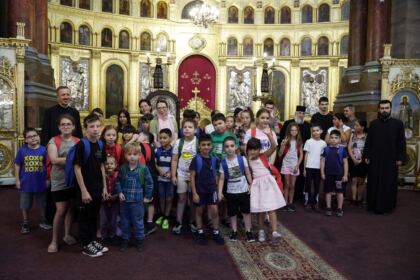 Arhiepiscopia Dunării de Jos continuă sprijinirea elevilor cu ghiozdane şi rechizite şcolare – fotografia 22