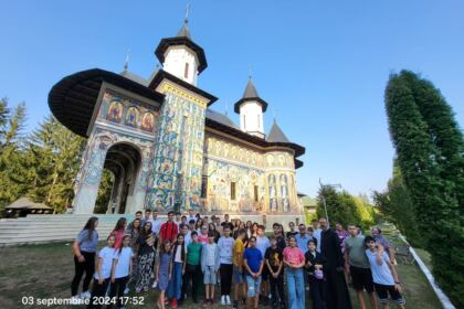 Pelerinaj la mănăstirile din zona Neamțului pentru 50 de copii din comuna Matca – fotografia 3
