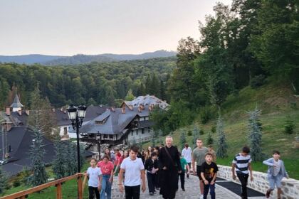 Pelerinaj la mănăstirile din zona Neamțului pentru 50 de copii din comuna Matca – fotografia 5