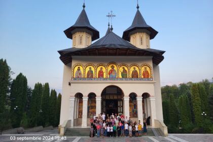 Pelerinaj la mănăstirile din zona Neamțului pentru 50 de copii din comuna Matca – fotografia 12