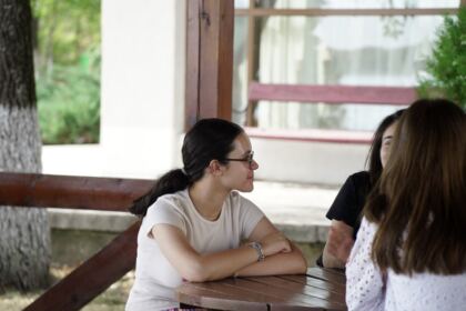 Activităţi cu tinerii la Aşezământul „Sf. M. Mc. Pantelimon“ – Lacu Sărat – fotografia 5