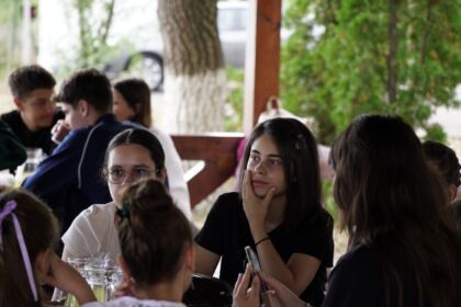 Activităţi cu tinerii la Aşezământul „Sf. M. Mc. Pantelimon“ – Lacu Sărat – fotografia 14