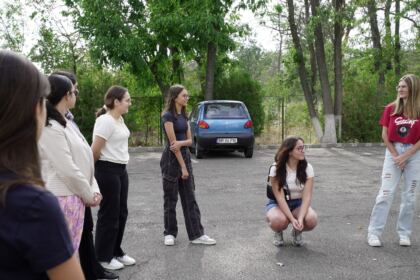 Activităţi cu tinerii la Aşezământul „Sf. M. Mc. Pantelimon“ – Lacu Sărat – fotografia 24