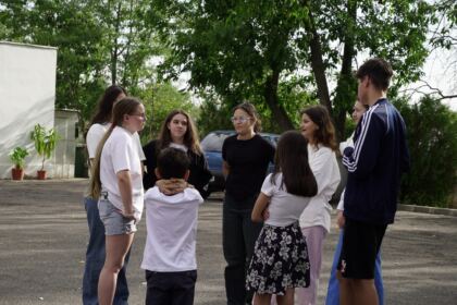 Activităţi cu tinerii la Aşezământul „Sf. M. Mc. Pantelimon“ – Lacu Sărat – fotografia 28