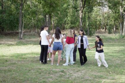 Activităţi cu tinerii la Aşezământul „Sf. M. Mc. Pantelimon“ – Lacu Sărat – fotografia 37