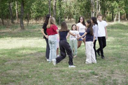 Activităţi cu tinerii la Aşezământul „Sf. M. Mc. Pantelimon“ – Lacu Sărat – fotografia 38