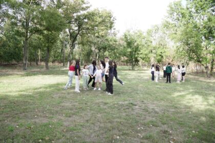 Activităţi cu tinerii la Aşezământul „Sf. M. Mc. Pantelimon“ – Lacu Sărat – fotografia 40