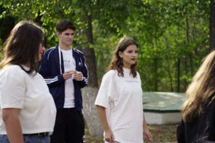 Activităţi cu tinerii la Aşezământul „Sf. M. Mc. Pantelimon“ – Lacu Sărat – fotografia 44