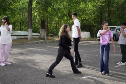 Activităţi cu tinerii la Aşezământul „Sf. M. Mc. Pantelimon“ – Lacu Sărat – fotografia 45