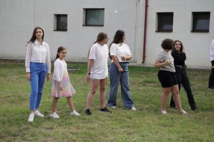 Activităţi cu tinerii la Aşezământul „Sf. M. Mc. Pantelimon“ – Lacu Sărat – fotografia 54