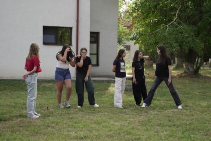 Activităţi cu tinerii la Aşezământul „Sf. M. Mc. Pantelimon“ – Lacu Sărat – fotografia 57