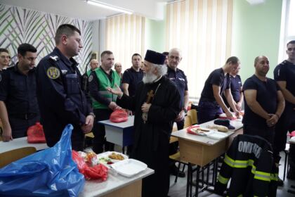 Rugăciune şi solidaritate frăţească în vreme de grea încercare – fotografia 71