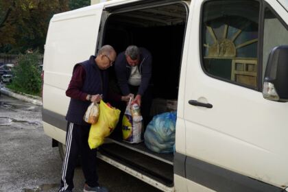 În Arhiepiscopia Dunării de Jos continuă ajutorarea sinistraţilor – fotografia 2