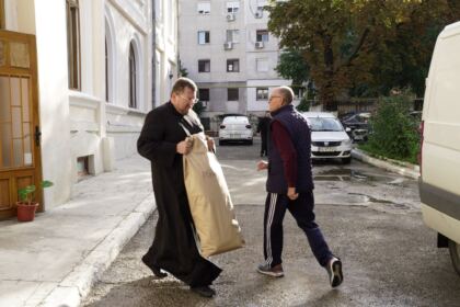 În Arhiepiscopia Dunării de Jos continuă ajutorarea sinistraţilor – fotografia 3
