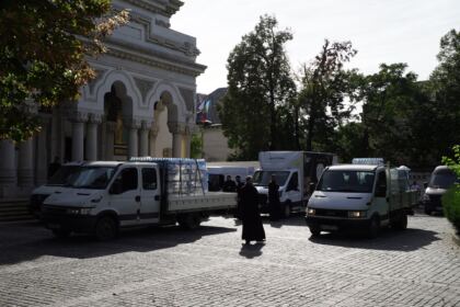 În Arhiepiscopia Dunării de Jos continuă ajutorarea sinistraţilor – fotografia 12