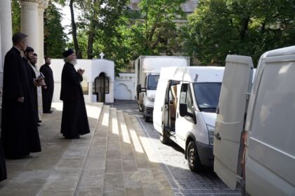 În Arhiepiscopia Dunării de Jos continuă ajutorarea sinistraţilor – fotografia 13