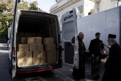 În Arhiepiscopia Dunării de Jos continuă ajutorarea sinistraţilor – fotografia 15