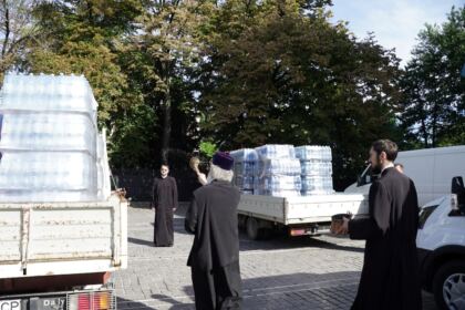 În Arhiepiscopia Dunării de Jos continuă ajutorarea sinistraţilor – fotografia 17
