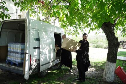 În Arhiepiscopia Dunării de Jos continuă ajutorarea sinistraţilor – fotografia 24