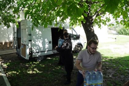 În Arhiepiscopia Dunării de Jos continuă ajutorarea sinistraţilor – fotografia 27