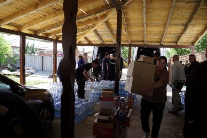 În Arhiepiscopia Dunării de Jos continuă ajutorarea sinistraţilor – fotografia 36