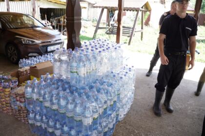 În Arhiepiscopia Dunării de Jos continuă ajutorarea sinistraţilor – fotografia 37