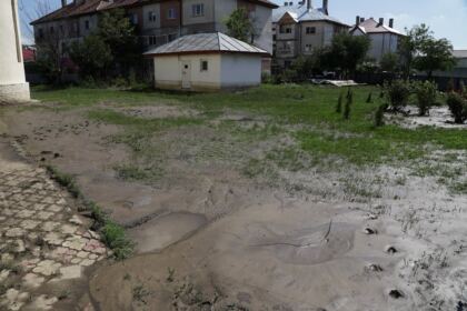 În Arhiepiscopia Dunării de Jos continuă ajutorarea sinistraţilor – fotografia 41