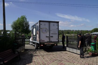 În Arhiepiscopia Dunării de Jos continuă ajutorarea sinistraţilor – fotografia 43
