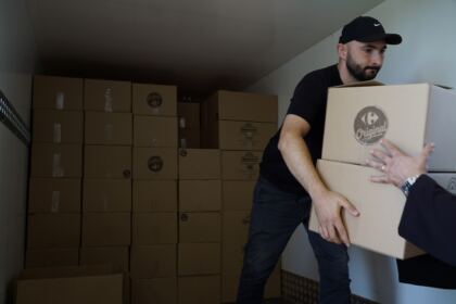 În Arhiepiscopia Dunării de Jos continuă ajutorarea sinistraţilor – fotografia 44