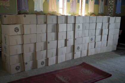 În Arhiepiscopia Dunării de Jos continuă ajutorarea sinistraţilor – fotografia 47