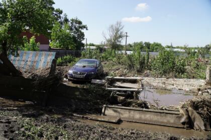În Arhiepiscopia Dunării de Jos continuă ajutorarea sinistraţilor – fotografia 59