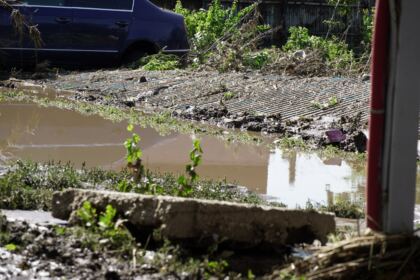 În Arhiepiscopia Dunării de Jos continuă ajutorarea sinistraţilor – fotografia 63
