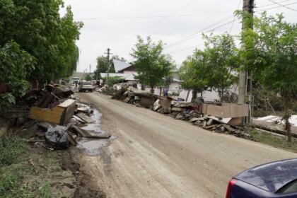 Solidaritate creştină susţinută constant pentru ajutorarea sinistraţilor – fotografia 2