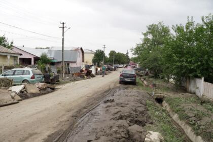 Solidaritate creştină susţinută constant pentru ajutorarea sinistraţilor – fotografia 3