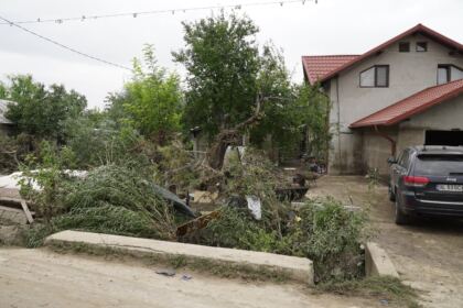 Solidaritate creştină susţinută constant pentru ajutorarea sinistraţilor – fotografia 4