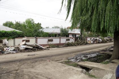 Solidaritate creştină susţinută constant pentru ajutorarea sinistraţilor – fotografia 5