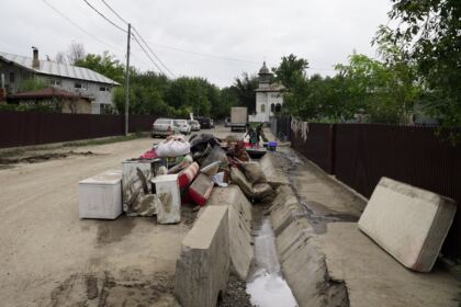 Solidaritate creştină susţinută constant pentru ajutorarea sinistraţilor – fotografia 8