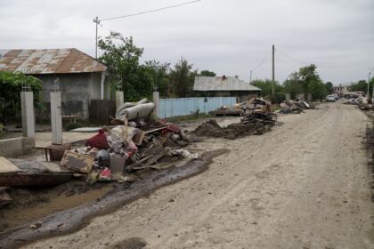 Solidaritate creştină susţinută constant pentru ajutorarea sinistraţilor – fotografia 9