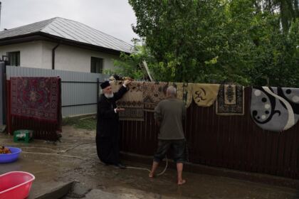Solidaritate creştină susţinută constant pentru ajutorarea sinistraţilor – fotografia 14